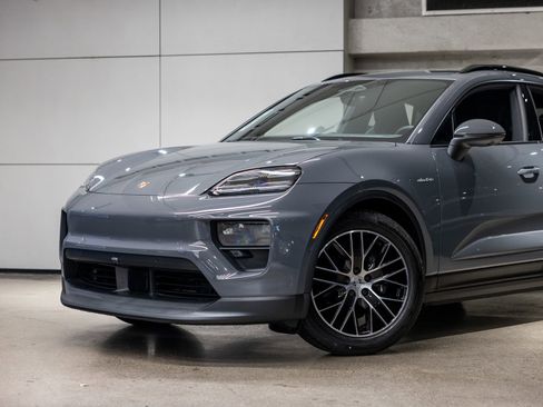 Used 2025 Porsche Macan Electric RWD image 16