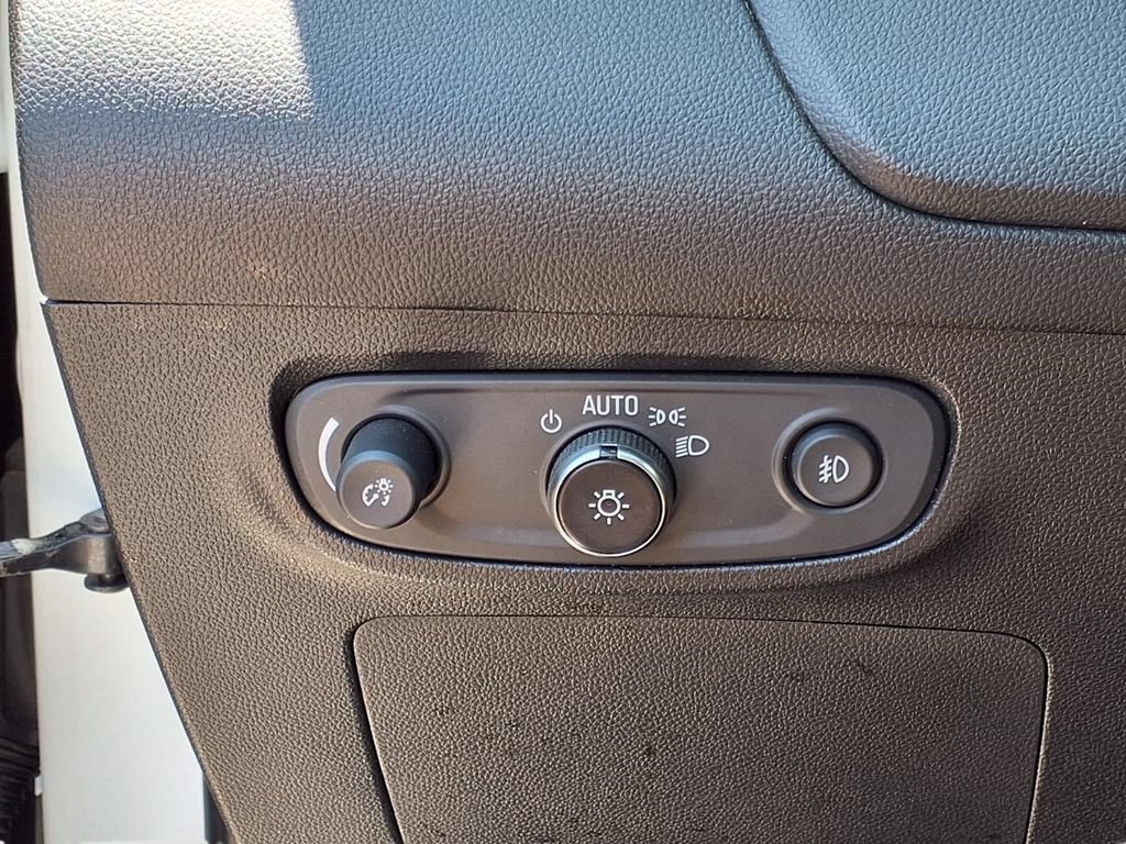 Used 2020 Buick Encore GX Select w/ Sport Touring Package FWD image 19