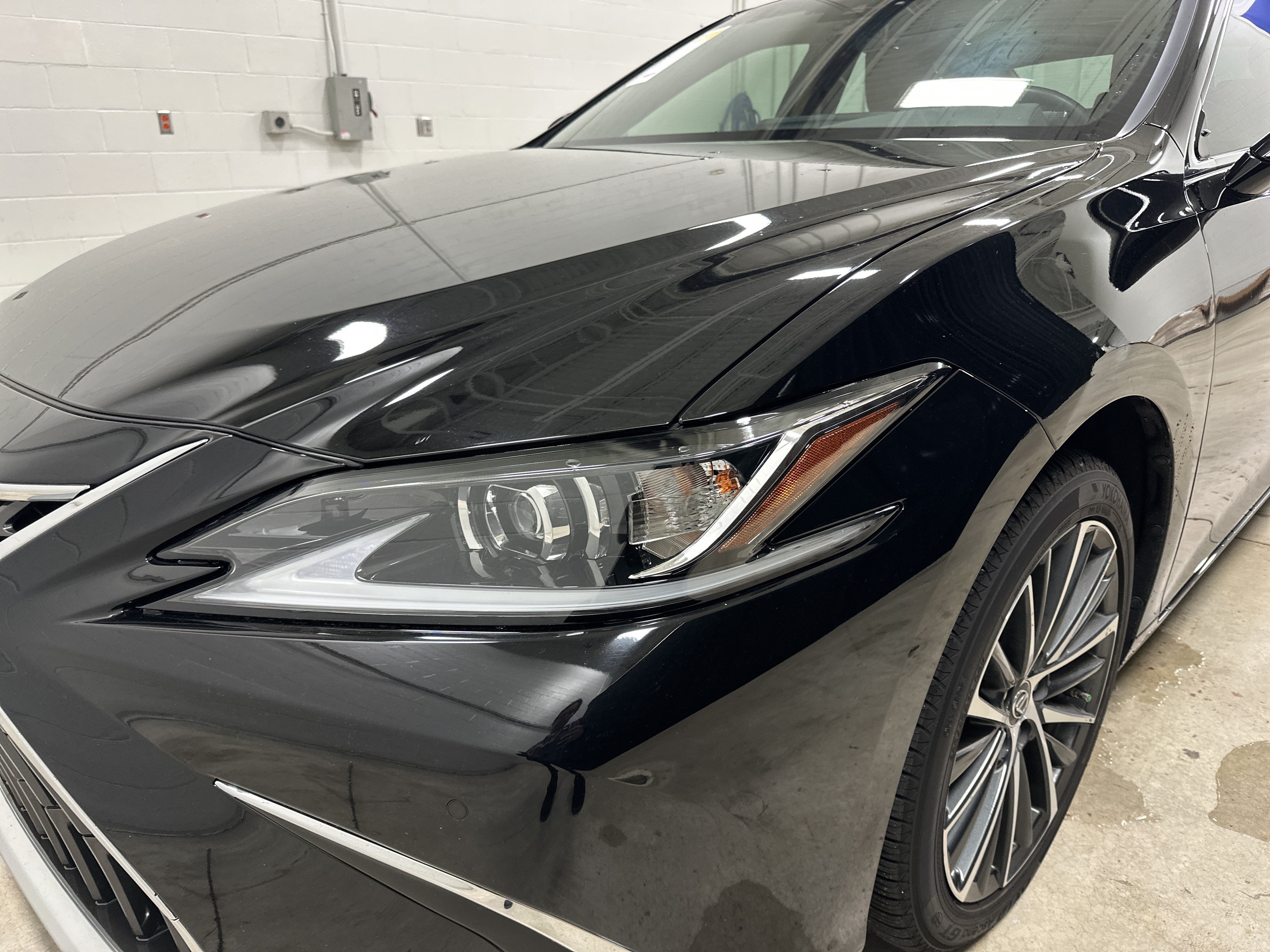 Used 2025 Lexus ES 350 w/ Premium Package FWD image 6