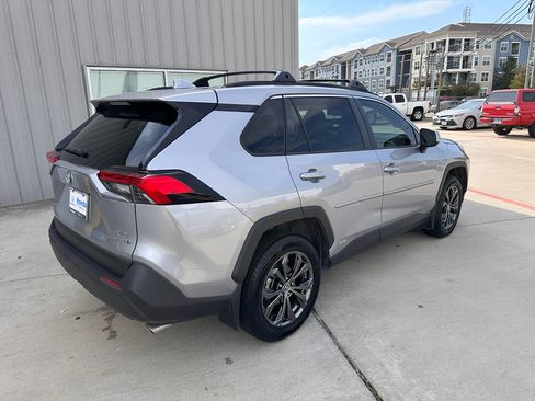 Used 2022 Toyota RAV4 XLE Premium image 8