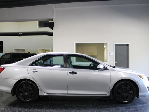 Used 2012 Toyota Camry LE FWD image 2