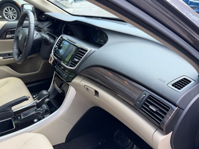 Used 2017 Honda Accord EX-L image 20
