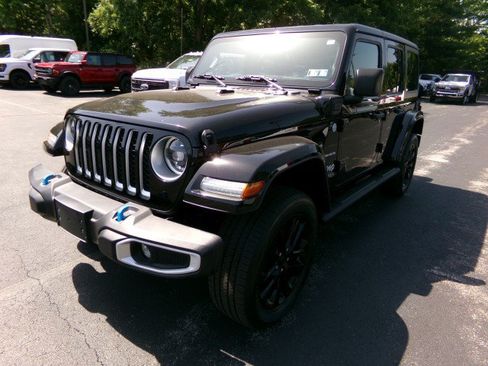Used 2023 Jeep Wrangler Unlimited Sahara AWD/4WD image 4