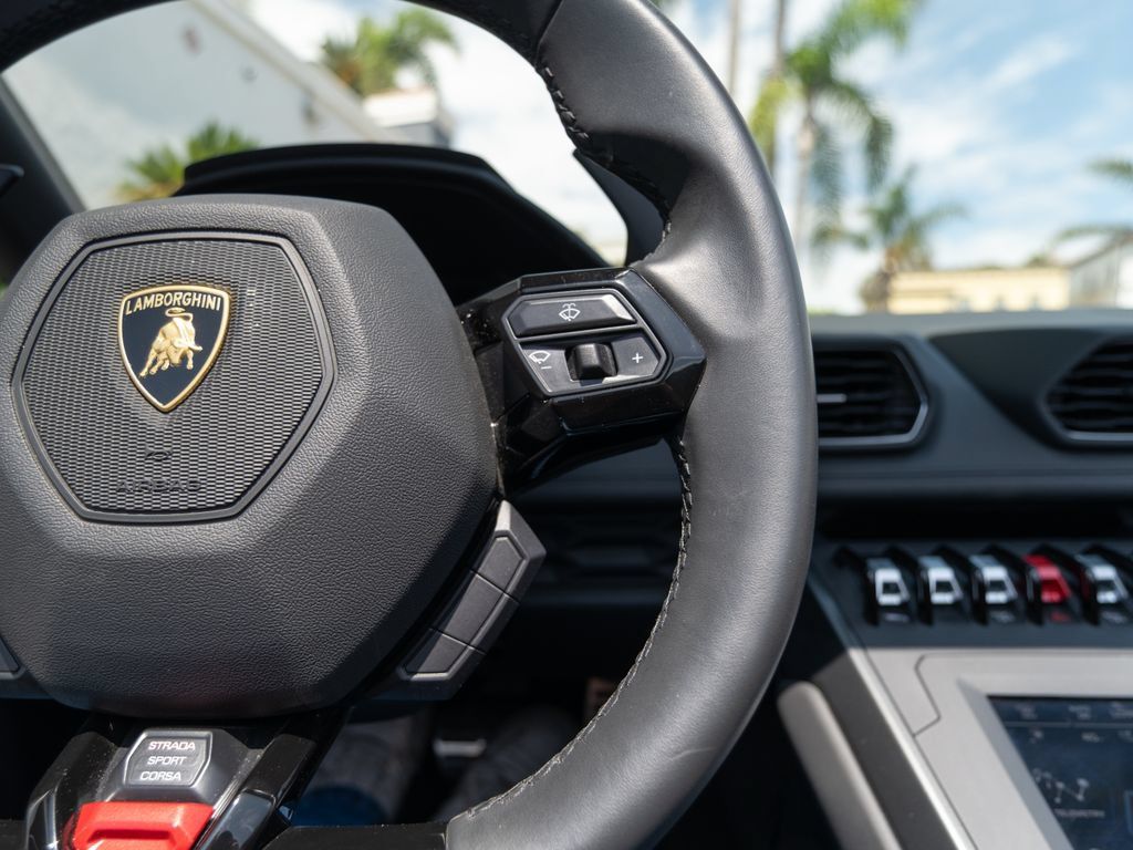 Used 2023 Lamborghini Huracan EVO RWD image 12