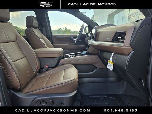 Used 2025 Chevrolet Tahoe High Country RWD image 35