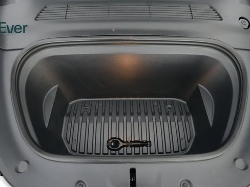 Used 2023 Tesla Model Y Performance image 25