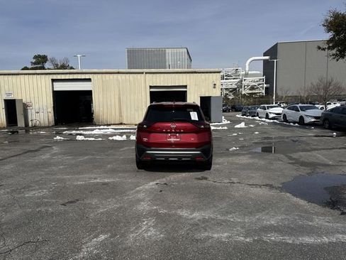 Used 2023 Nissan Rogue SL w/ SL Premium Package image 6