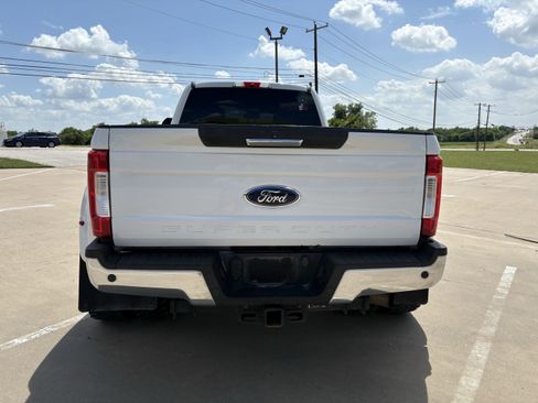 Used 2018 Ford F350 XLT w/ XLT Premium Package AWD/4WD image 4