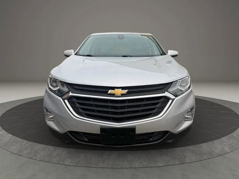 Used 2020 Chevrolet Equinox LT image 2