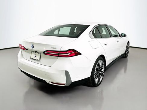 Used 2025 BMW 530i 530i w/ Premium Package image 5
