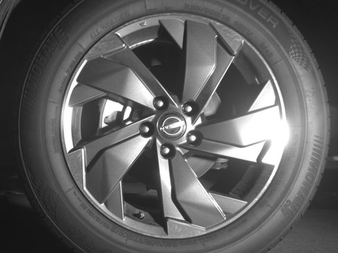 Used 2025 Nissan Rogue SV FWD image 12