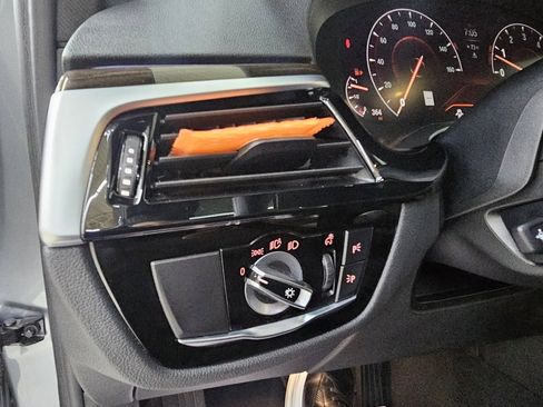 Used 2019 BMW 540i xDrive image 39