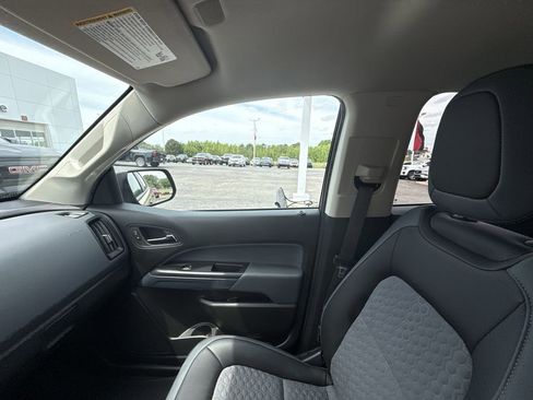 Used 2022 Chevrolet Colorado Z71 AWD/4WD image 15