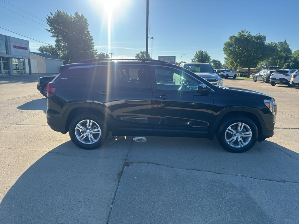 Used 2022 GMC Terrain SLE w/ Driver Convenience Package AWD/4WD image 5