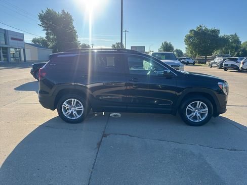 Used 2022 GMC Terrain SLE w/ Driver Convenience Package AWD/4WD image 5
