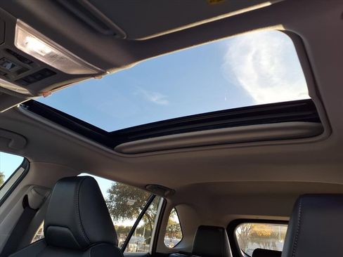 Used 2023 Toyota RAV4 XLE Premium image 11