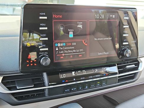 Used 2023 Toyota Sienna LE image 25