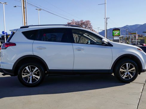 Certified 2018 Toyota RAV4 XLE image 9