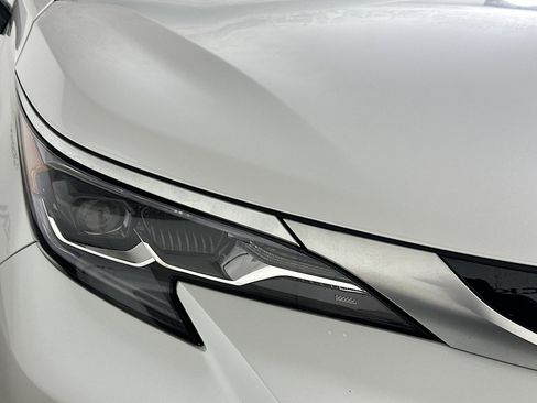 Used 2024 Toyota Sienna Platinum image 9