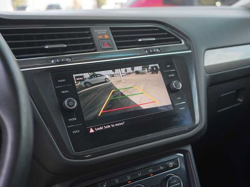 Used 2020 Volkswagen Tiguan SE w/ Panoramic Sunroof Package FWD image 23