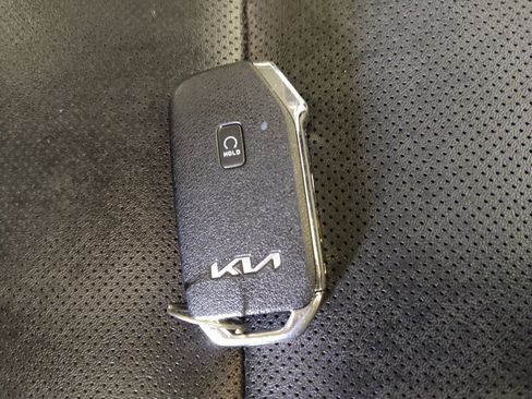 Used 2022 Kia Telluride S FWD image 32