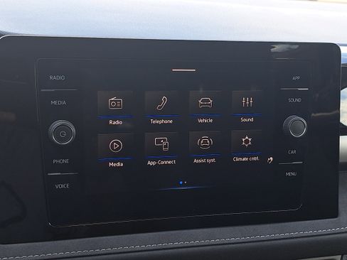 Used 2025 Volkswagen Taos SE AWD/4WD image 21