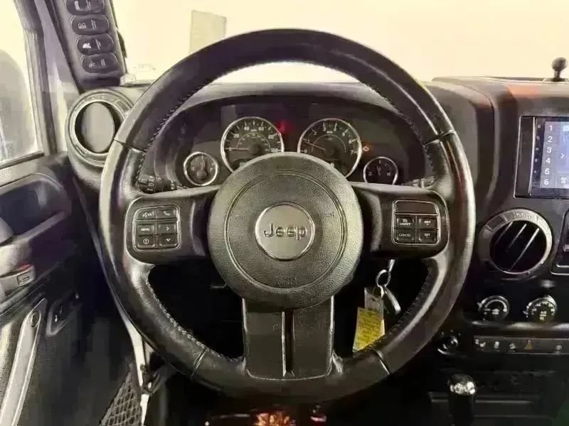 Used 2018 Jeep Wrangler Unlimited Rubicon w/ Connectivity Group AWD/4WD image 13