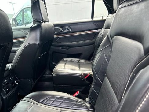 Used 2018 Ford Explorer Platinum AWD/4WD image 40