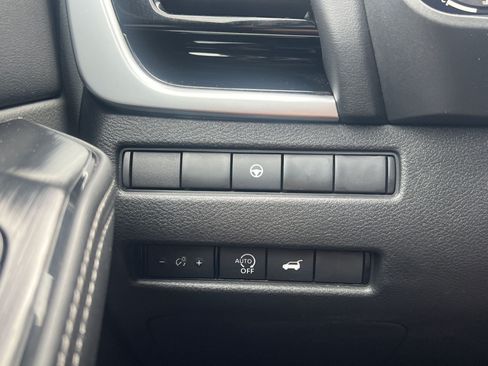 Certified 2026 Nissan Rogue SL FWD image 14