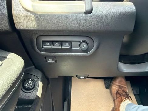 Used 2024 GMC Terrain Denali w/ Denali Premium Package AWD/4WD image 31