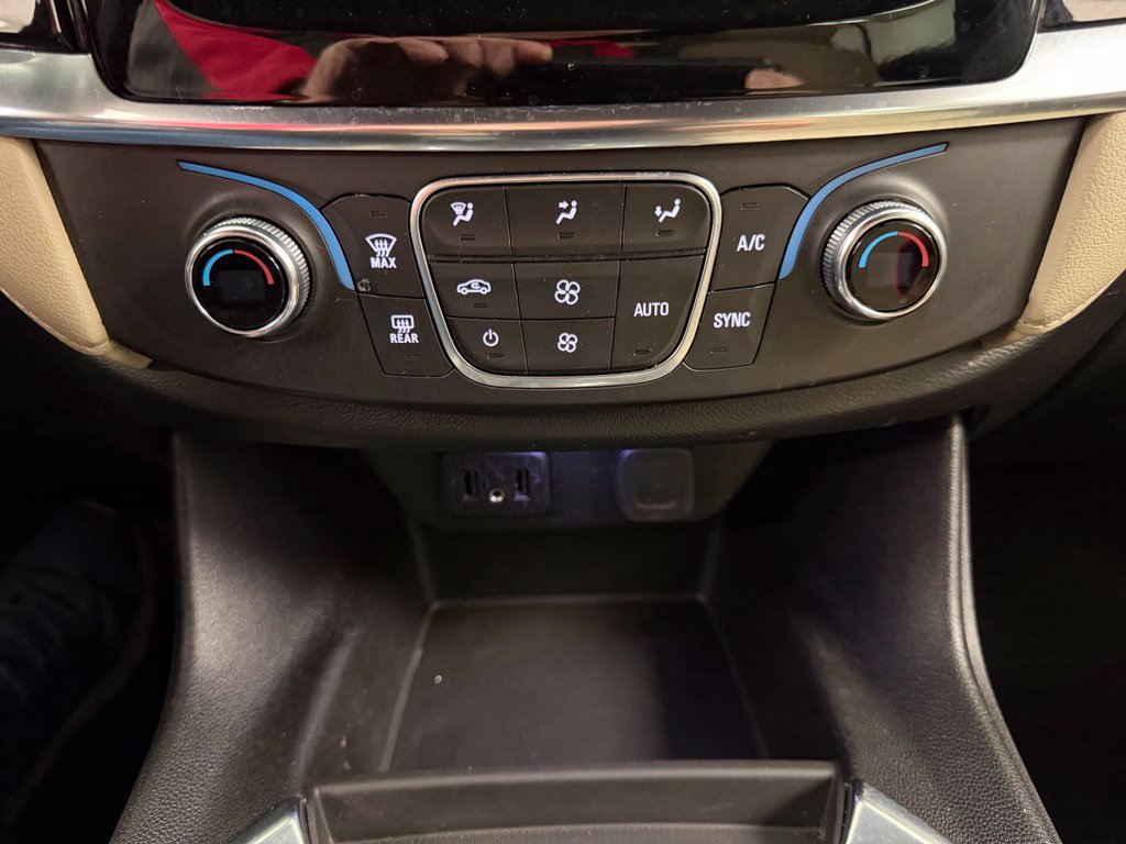 Used 2022 Chevrolet Traverse LS AWD/4WD image 29