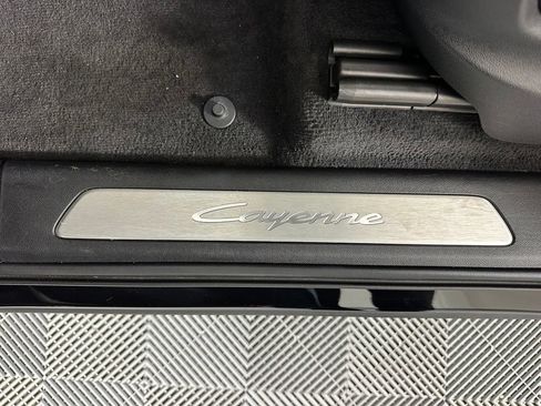 Certified 2024 Porsche Cayenne w/ Premium Package Plus (PFM) AWD/4WD image 19
