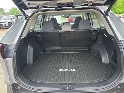 Used 2022 Toyota RAV4 XLE w/ Convenience Package AWD/4WD image 18