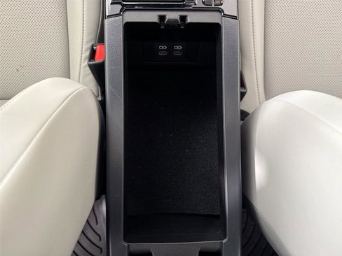 Certified 2024 Toyota Prius XLE image 38