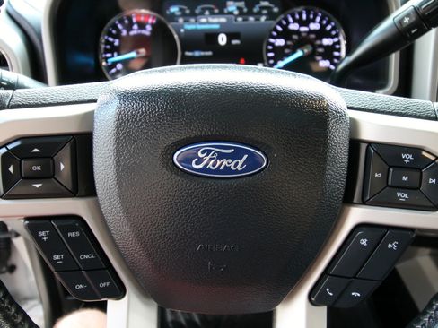 Used 2019 Ford F250 Lariat w/ Lariat Ultimate Package AWD/4WD image 28