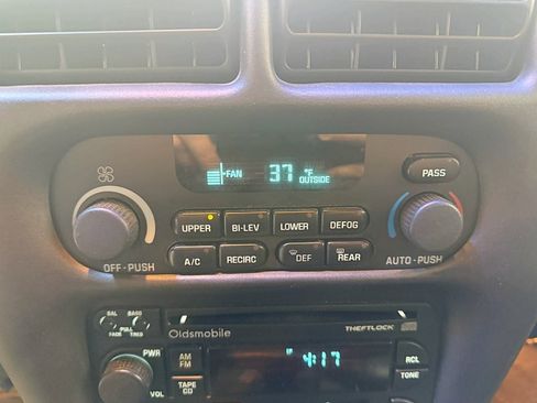 Used 1997 Oldsmobile Cutlass Supreme SL image 16