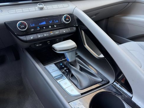 Used 2025 Hyundai Elantra SEL FWD image 41