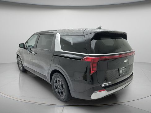 Used 2025 Kia Carnival FWD image 7