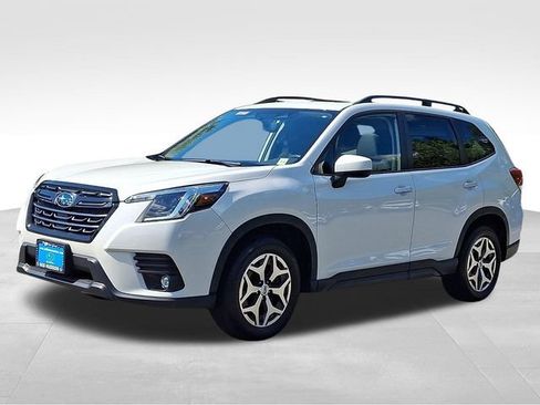 Used 2024 Subaru Forester Premium AWD/4WD image 3