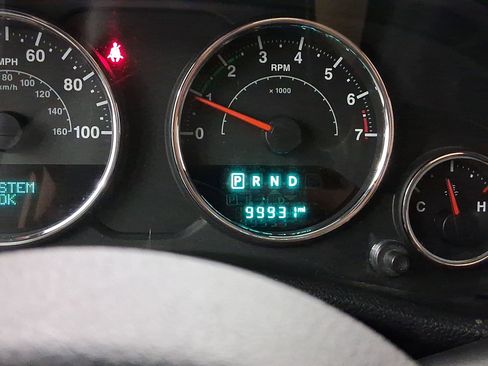 Used 2017 Jeep Wrangler Sahara w/ Connectivity Group image 15