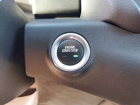 Used 2024 GMC Terrain SLE w/ Driver Convenience Package FWD image 24