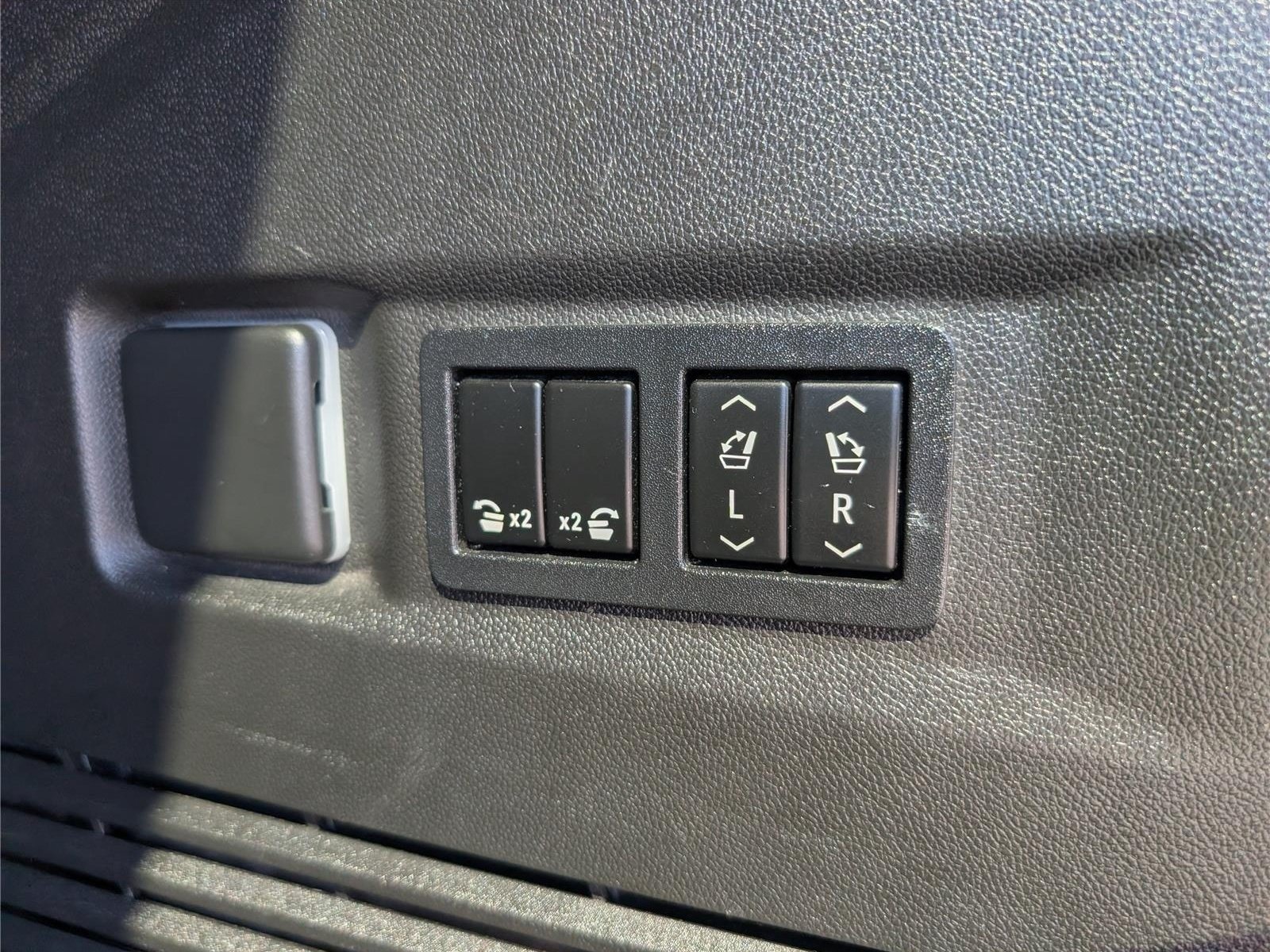 Used 2022 Chevrolet Tahoe LT w/ LT Signature Package AWD/4WD image 14
