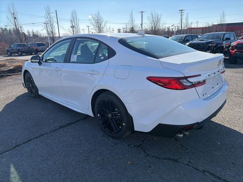 New 2026 Toyota Camry SE image 3