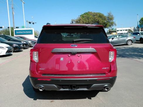 Used 2023 Ford Explorer XLT w/ Equipment Group 202A image 7