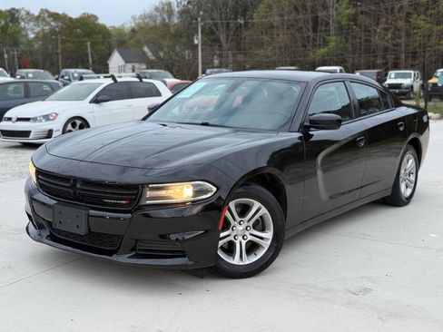 Used 2019 Dodge Charger SXT image 1