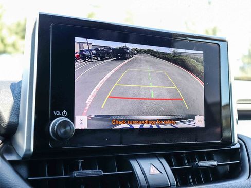Certified 2023 Toyota RAV4 XLE FWD image 30