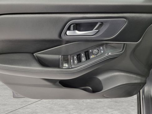 Used 2025 Nissan Rogue SV image 26