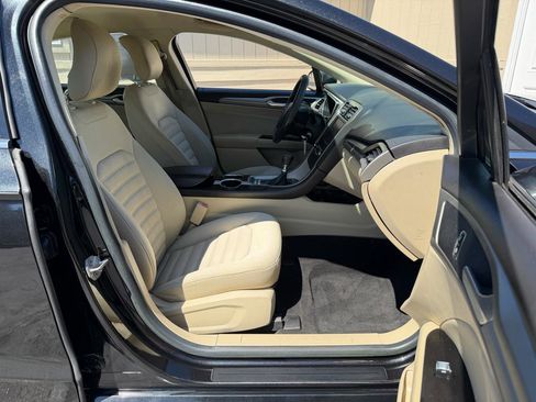 Used 2014 Ford Fusion SE image 3