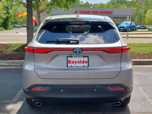 Used 2022 Toyota Venza LE image 10