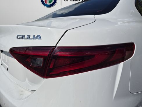 Used 2022 Alfa Romeo Giulia Veloce RWD image 61